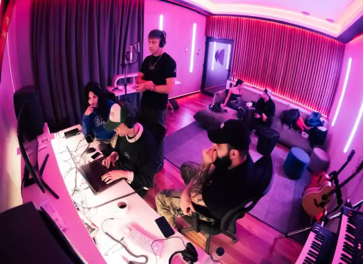 CUSTOM BEATS ALL STYLES  & COMPOSITION