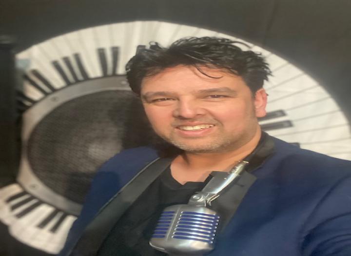 Professional versatile vocalist for $100 : marknunismusic - AirGigs.com