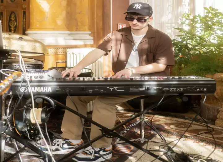 Professional Neo-Soul, Funk & Hip-Hop Keyboards, Piano, Rhodes, Synths, Leads