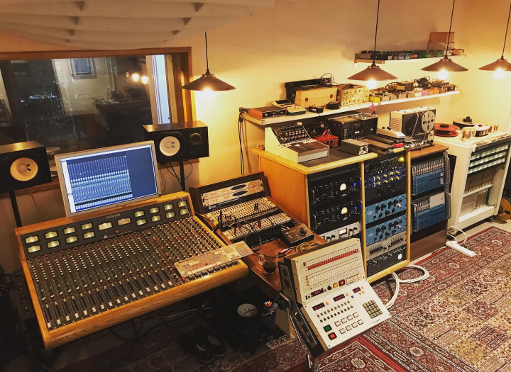 Professional mixing and mastering for indie and electronic music