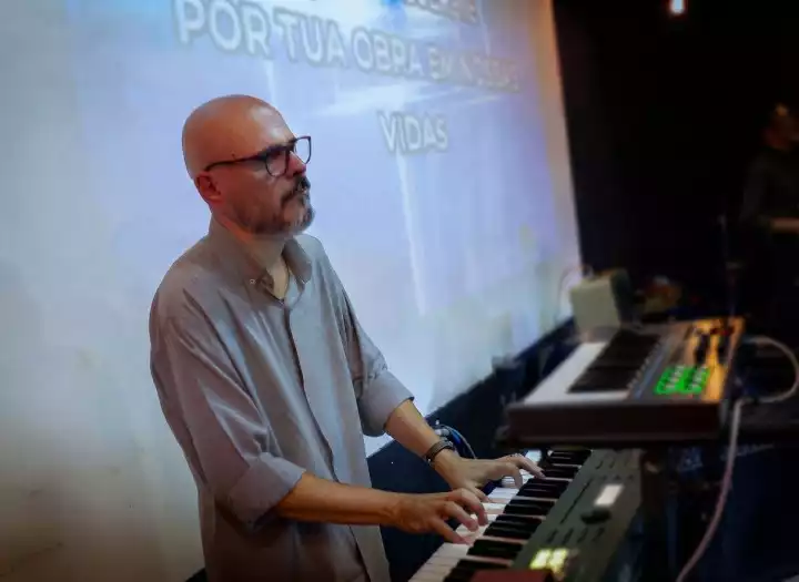 PIANO, KEYBOARDS AND SYNTHS REGGAE, POP, ROCK  AND OTHER STYLES TRACKS