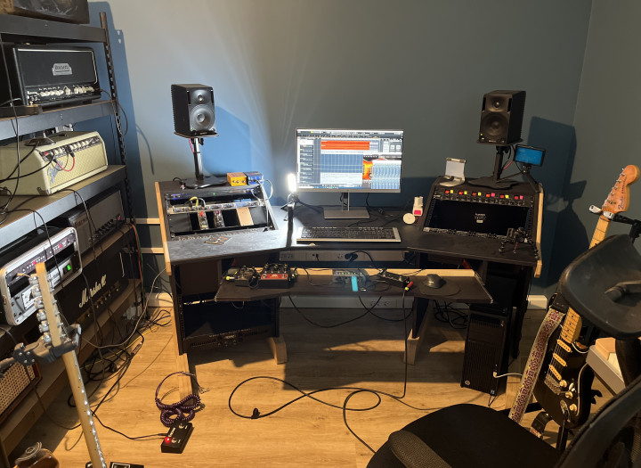 Recording  custom royalty-free guitar sample loops up to 8 bars 15 seconds