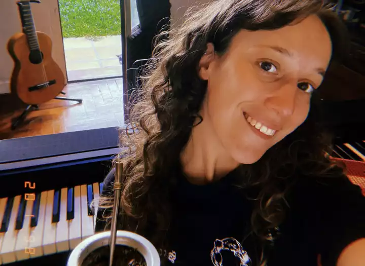 Adaptable female singer for your song