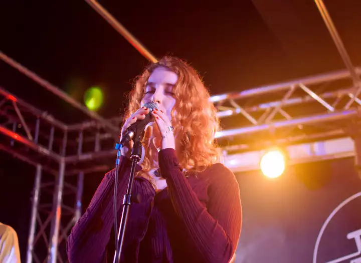 FEMALE LEAD & BACKING VOCALS FOR POP / RNB / SOUL /JAZZ / DANCE / SINGER SONGWRITER