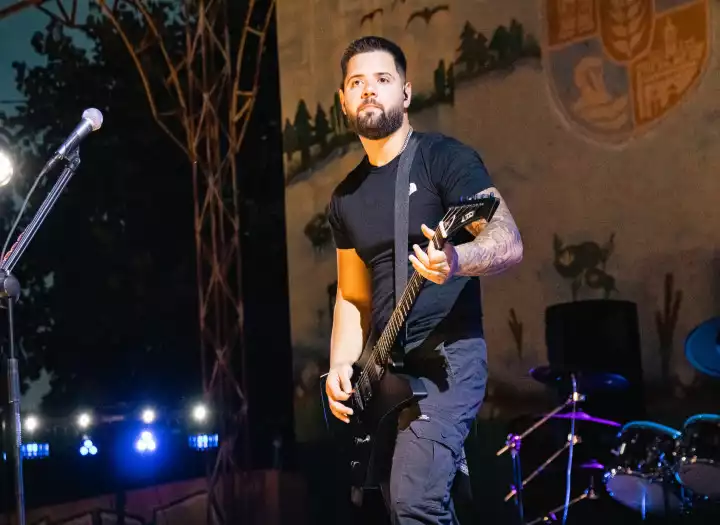 Professional Guitar Recording – Lead, Rhythm & Acoustic Guitar