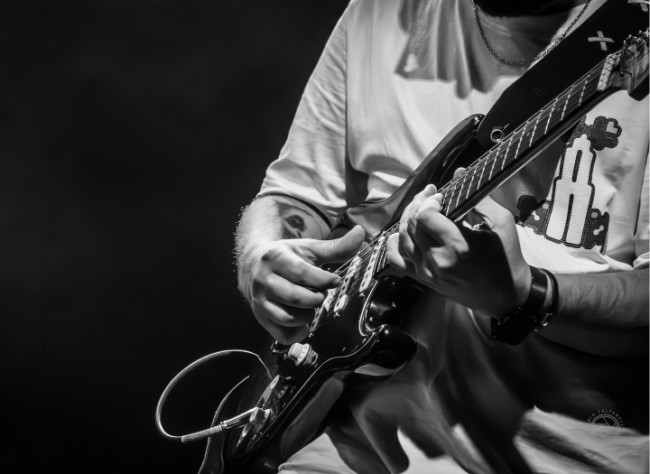 RECORDING ROCK GUITARS