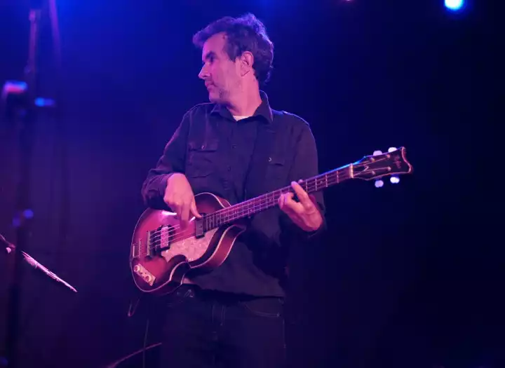LA SESSION BASSIST 30 YEAR PR0