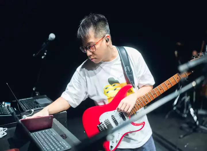 Session Guitarist and Bassist