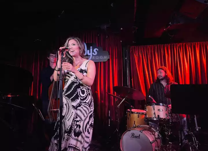 Thea Danos - Experienced Female Lead and Background Vocals