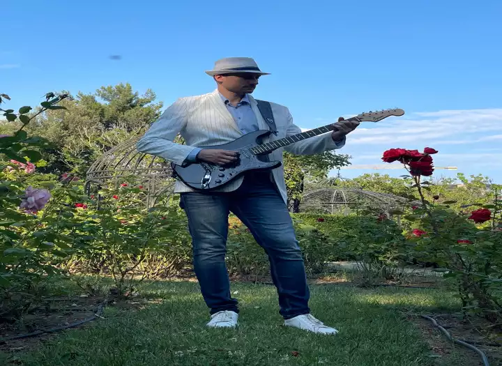 Professional Acoustic or Electric Guitar Recording – High-Quality Session Guitarist