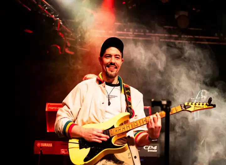 Studio Guitar Lessons – From Practice to Pro Sound