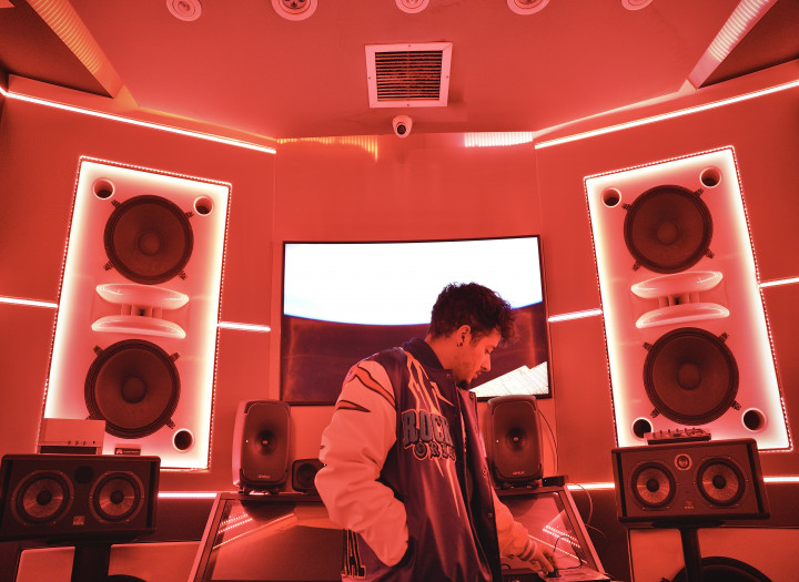 PROFESSIONAL MIXING AND MASTERING