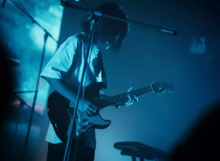 Mixing Modern Metalcore/Heavy Metal/Indie Rock/Indie Pop