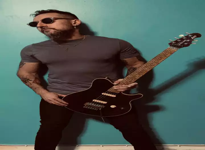 Metal/rock/shred guitar solo custom tailored to your needs.