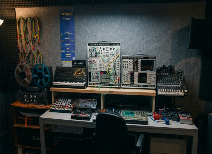 CUSTOM SOUND DESIGN FOR MUSIC, A/V & EXPERIMENTAL PROJECTS