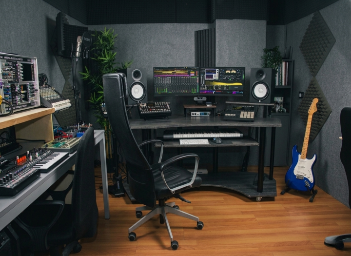 PROFESSIONAL STEREO MASTERING FOR STREAMING & RELEASE