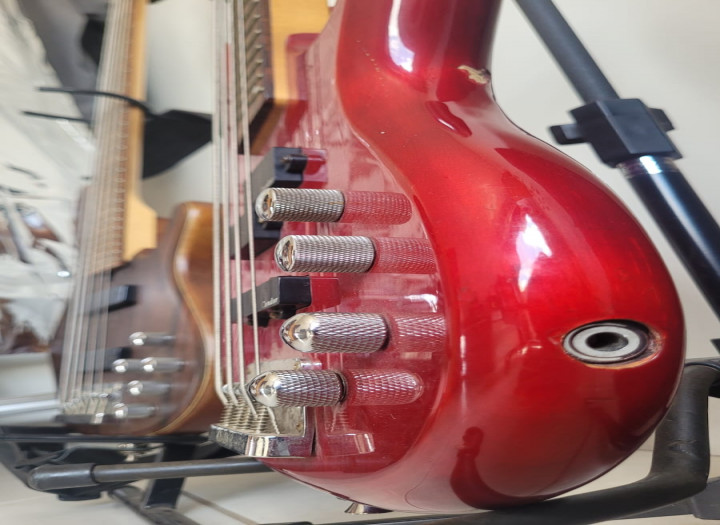 professional, grooving studio basslines for your song