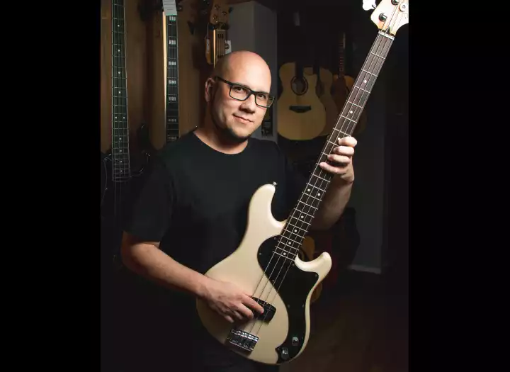 Electric Bass Recording — Brazilian Feel & Vintage Tone