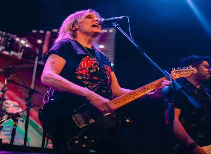 Write original rock-pop indie song