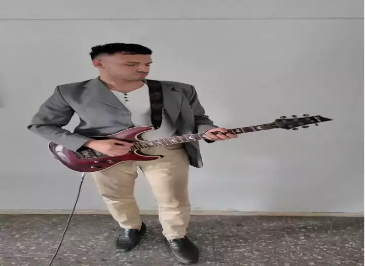 High-Quality Session Guitarist: From Latin Rhythms to Rock/Blues