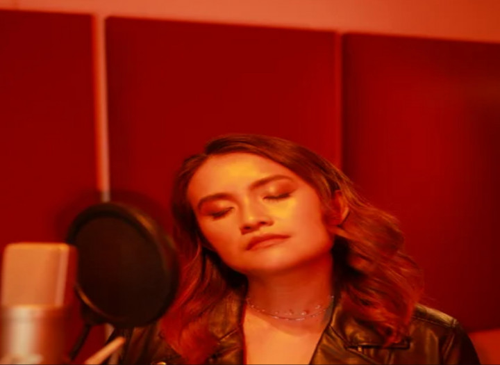 Professional tuned female vocals for pop/film/musical theatre - melody only