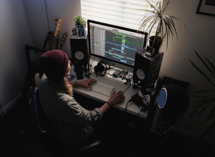 Catchy Topliner & Lyric Songwriter for Indie, Rock, and Pop (Royalty-Free)