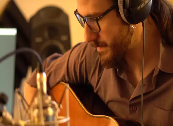 Pro Acoustic Guitar for Your Tracks