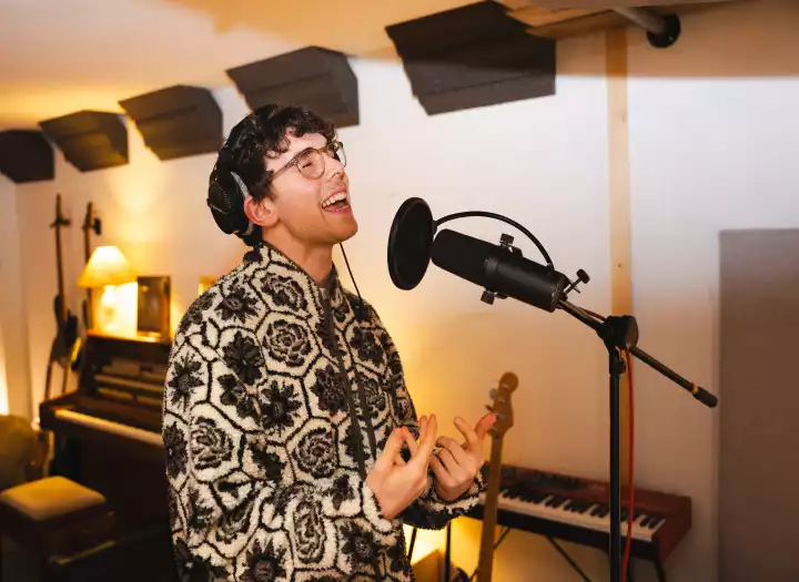 Top-Quality Male Pop / Soul / R&B Vocals from Major Label vocalist