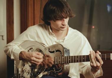 Guitarrist. My specialty is playing in the style of George Harrison: