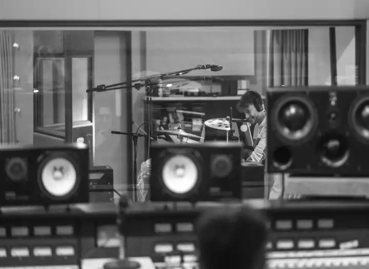 PRO DRUM TRACKS FOR ALL STYLES