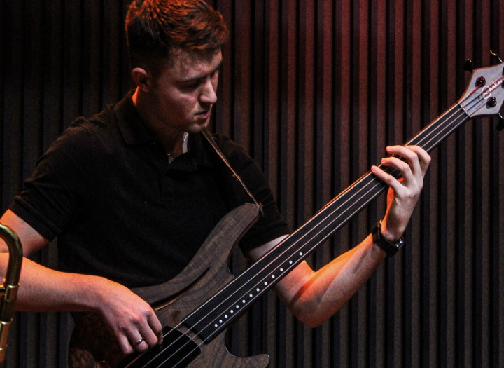 Professional Studio Bass Tracks inc. 5-string and Fretless