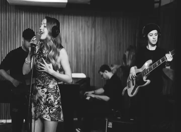 INDUSTRY PROFESSIONAL TOPLINE/SONGWRITING