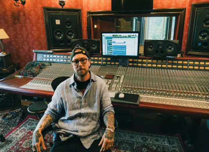 GUITAR OR BASS TRACKING PER SONG