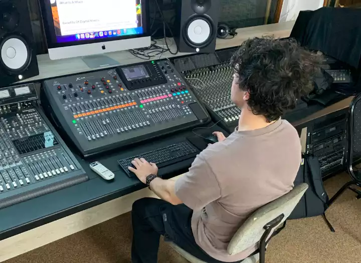 Professional EDM Mixing