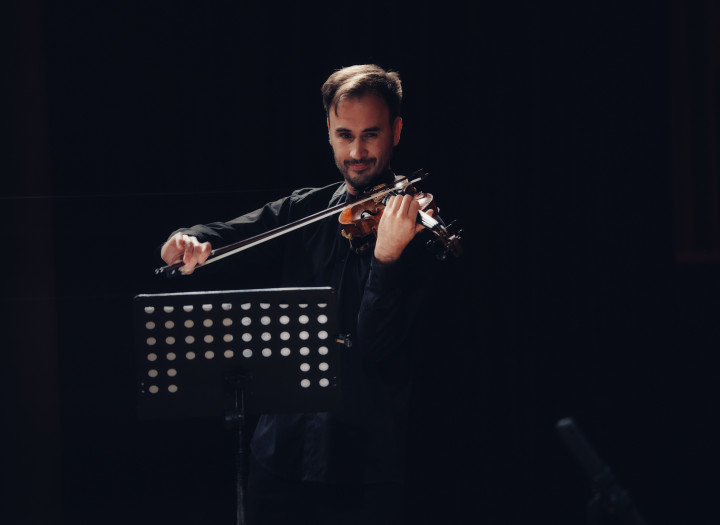 Pro Session Violinist | 30 Years Exp | Classical, Jazz & Pop | Custom String Arrangements