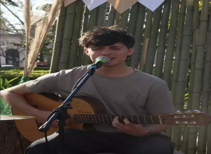 classical guitar recording