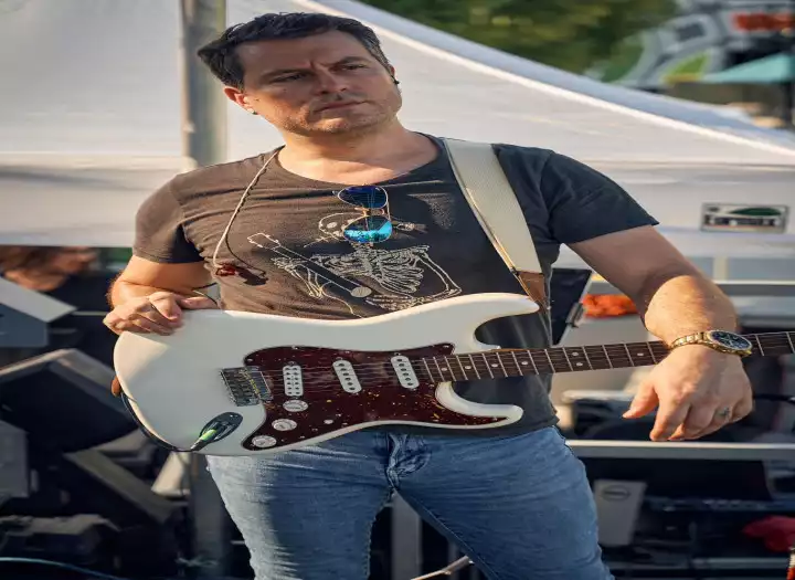 Guitars Tracked, Lead/Rhythm Electric. Acoustic.