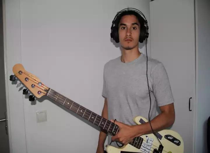 I will record live guitar and bass loops for pop, rnb and hiphop