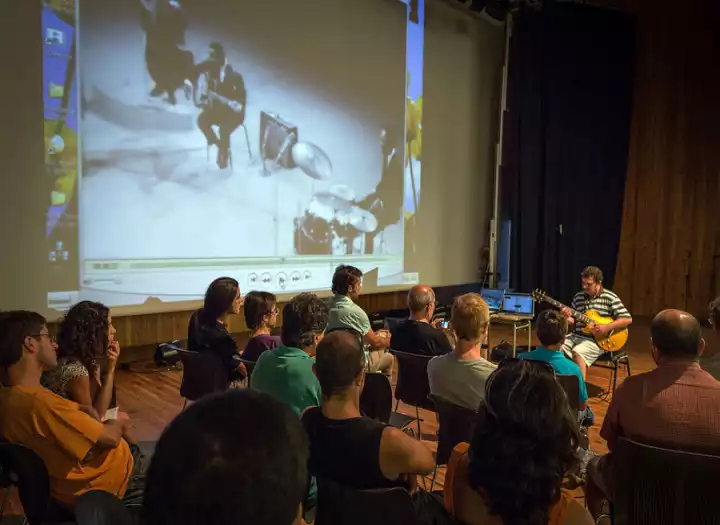 Classes of jazz guitar.    Styles; Swing, Bebop, Gypsy Jazz, Modern jazz.