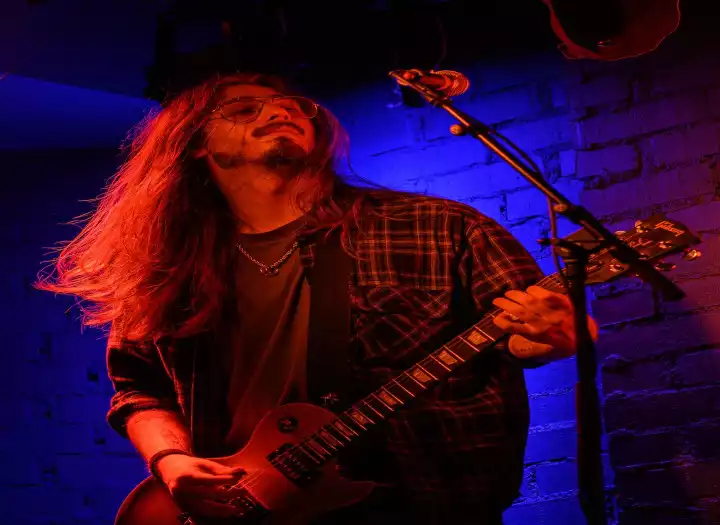 Pro guitar tracks by experienced guitarist