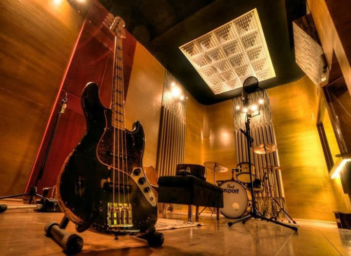 One hour professional recording studio