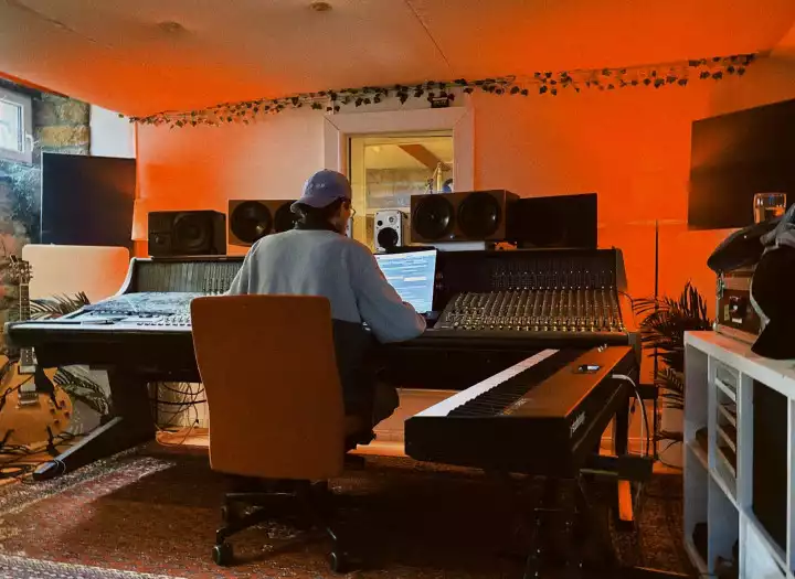 Indie/Pop Production & Mixing with Organic Groove + Real Instruments Spotify-Ready