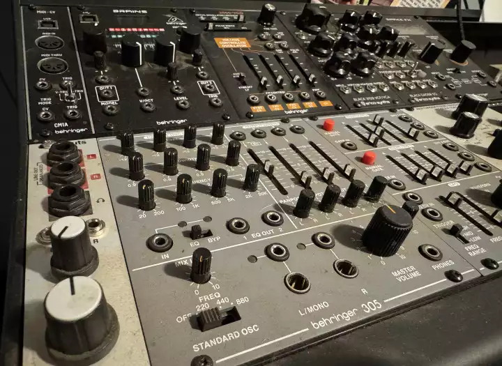 PROFESSIONAL MIXING AND MASTERING FOR ELECTRONIC MUSIC