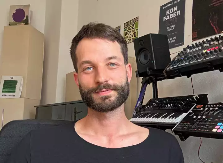 Professional Mixing & Mastering by World Touring Electronic Live Act | House, Melodic, Minimal, Indie Dance, Techno