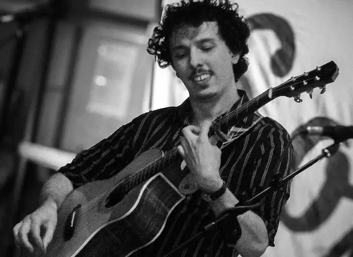 Fingerstyle session guitarist - Folk, Singer/songwriter, Pop, Instrumental, Classical, Indie