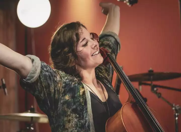 Cellist - outstanding composition and recording